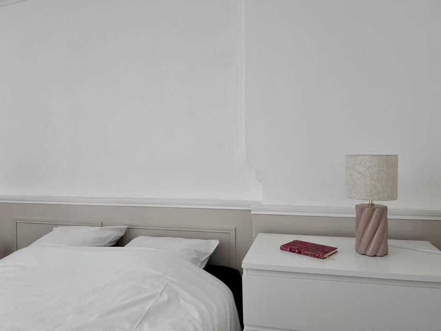 Le Cocon Bayeusain X Parking By Melrose Bayeux Bagian luar foto